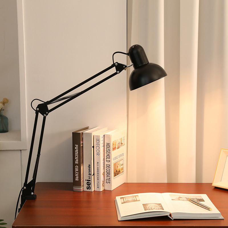 Minimalistische Tafellamp Met Strakke Vorm En Gelijkmatige Lichtval