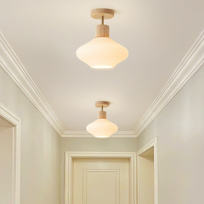 Plafondlamp Met Compact Ontwerp En Zachte Gelijkmatige Lichtval