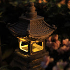 Solar Tuinlamp in Pagodevorm van Hars voor Sfeervolle Verlichting