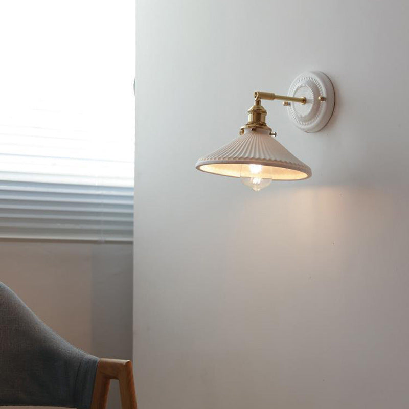 Wandlamp Met Geplooide Kap En Vintage Uitstraling Voor Zachte Binnenverlichting