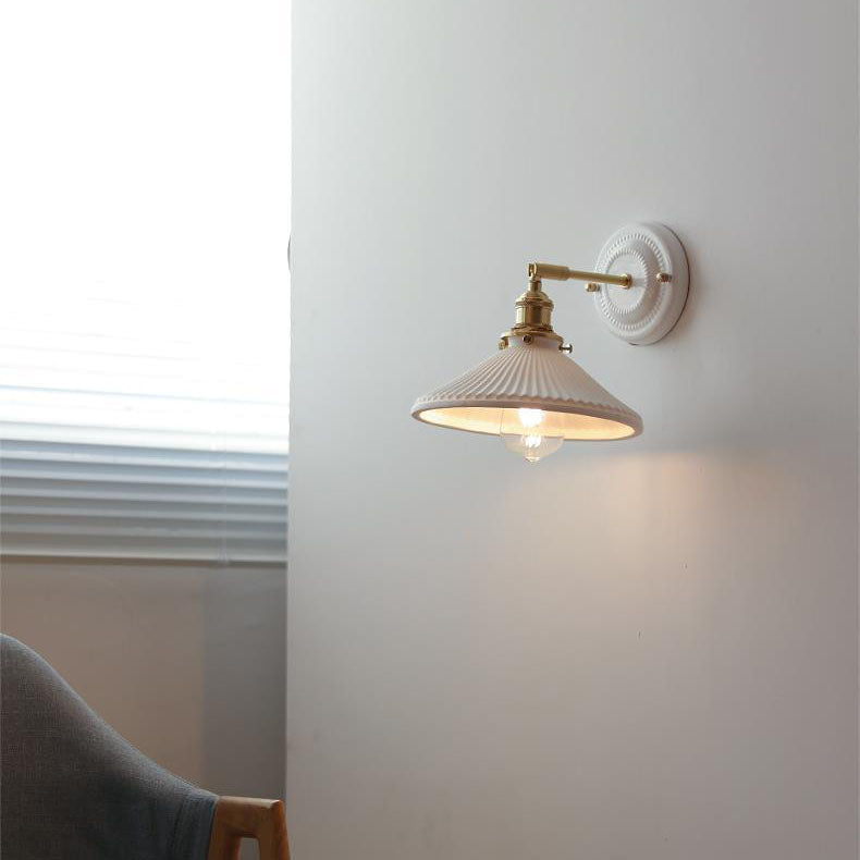 Wandlamp Met Geplooide Kap En Vintage Uitstraling Voor Zachte Binnenverlichting