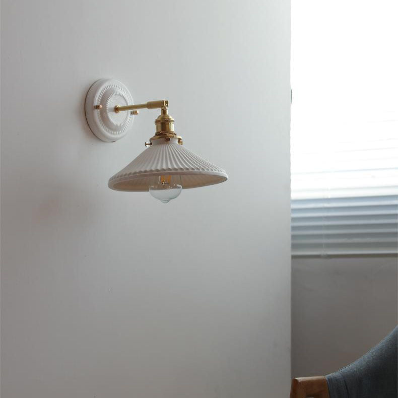 Wandlamp Met Geplooide Kap En Vintage Uitstraling Voor Zachte Binnenverlichting