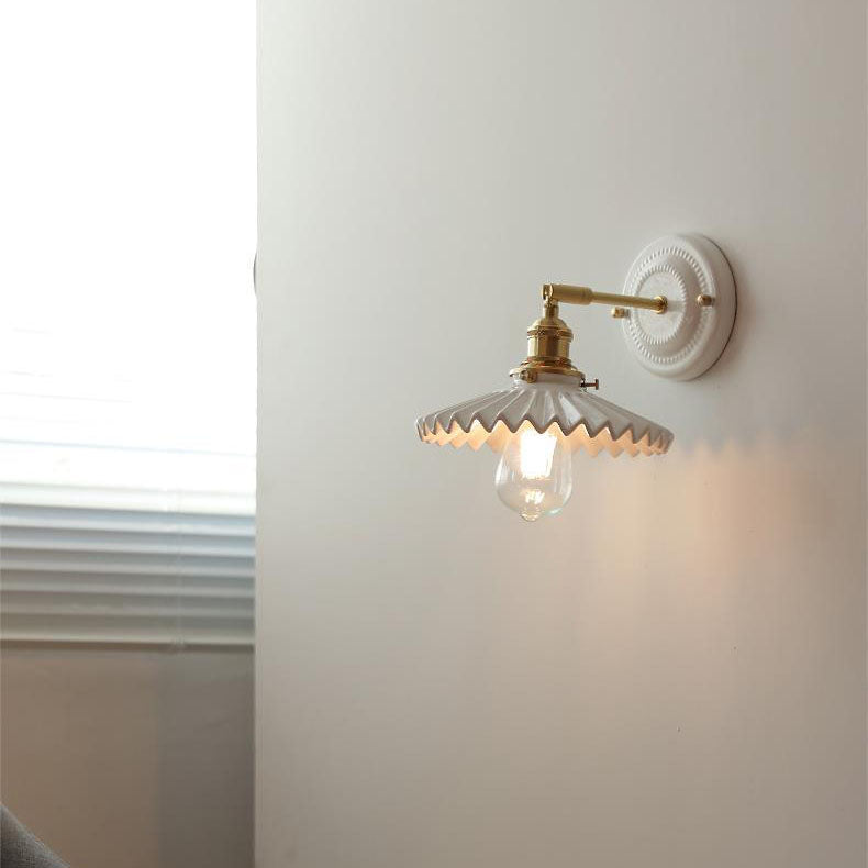 Wandlamp Met Geplooide Kap En Vintage Uitstraling Voor Zachte Binnenverlichting