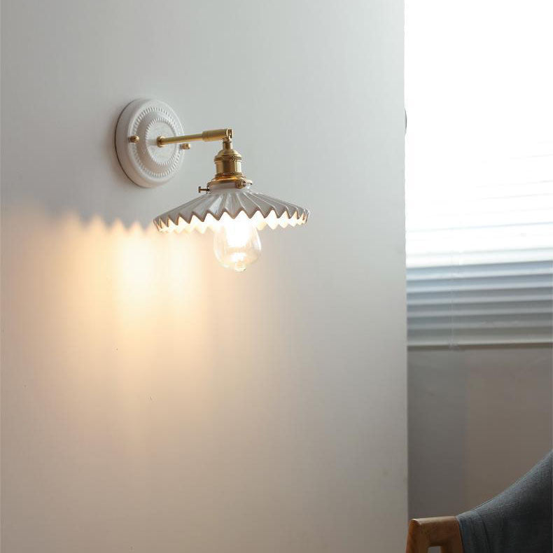 Wandlamp Met Geplooide Kap En Vintage Uitstraling Voor Zachte Binnenverlichting