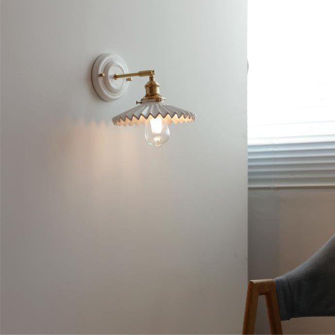Wandlamp Met Geplooide Kap En Vintage Uitstraling Voor Zachte Binnenverlichting