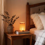Houten Tafellamp Met Warm Licht En Snoerloos Ontwerp Voor Gezellige Hoeken