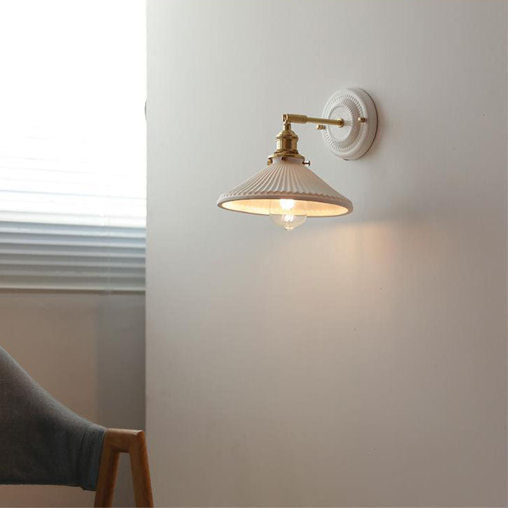Wandlamp Met Geplooide Kap En Vintage Uitstraling Voor Zachte Binnenverlichting