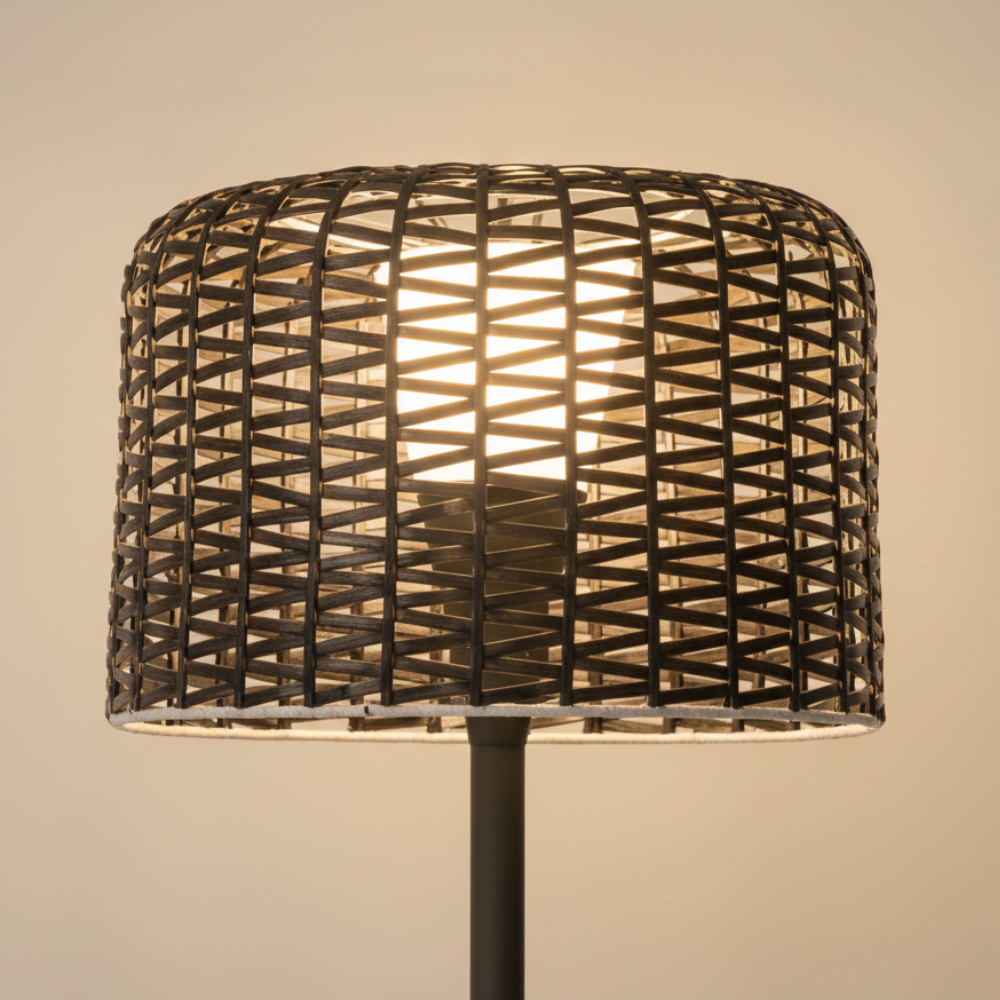 Buitenlamp met Gevlochten Kap en Warme Weerbestendige LED‑Sfeerverlichting