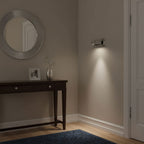 Metalen Wandlamp Met Compact Ontwerp En Zachte Lichtkleuren Voor Moderne Ruimtes
