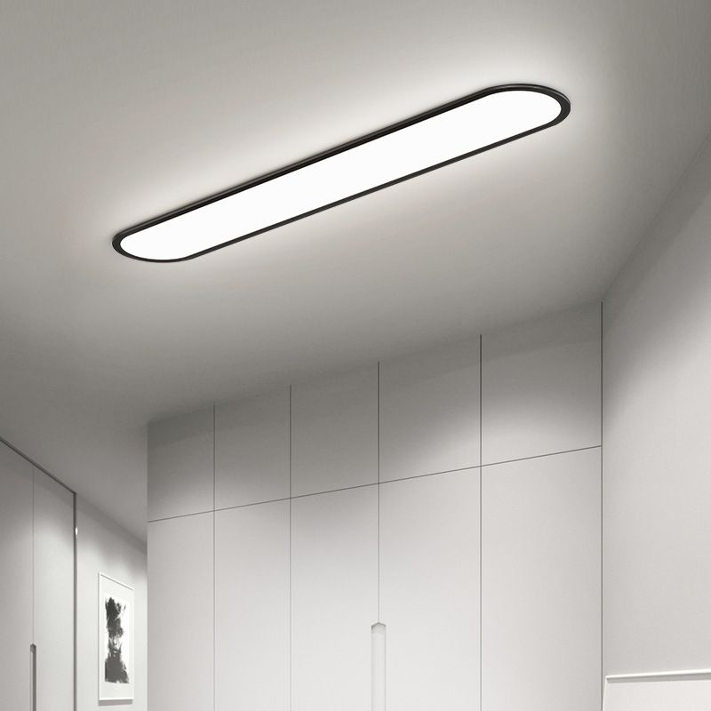 Ovale Plafondlamp Met Metalen Behuizing En Acrylkap