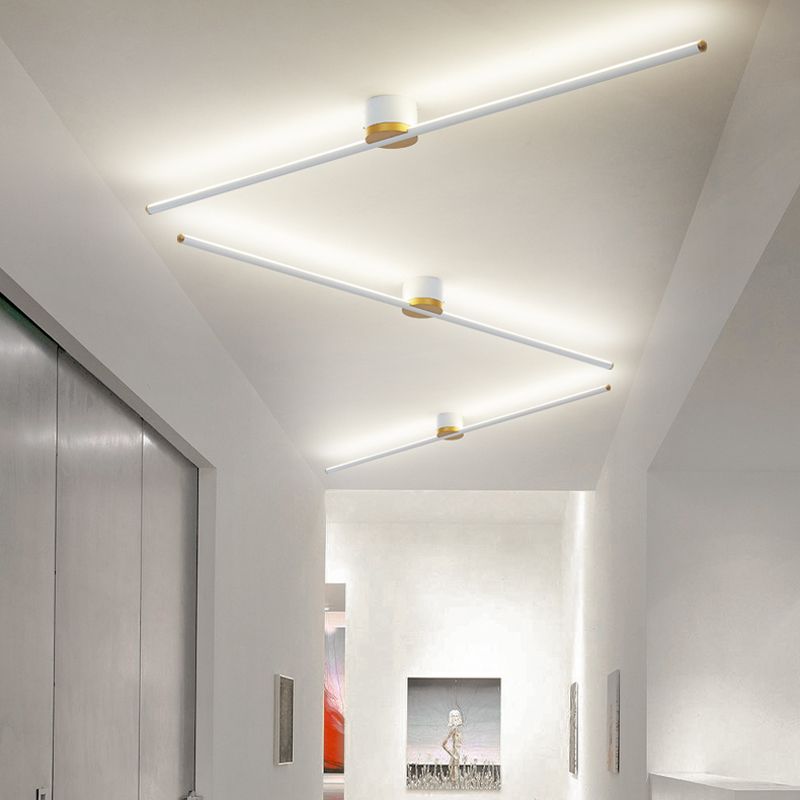 Lineaire Plafondlamp Met Metalen Behuizing En Silicagelkap
