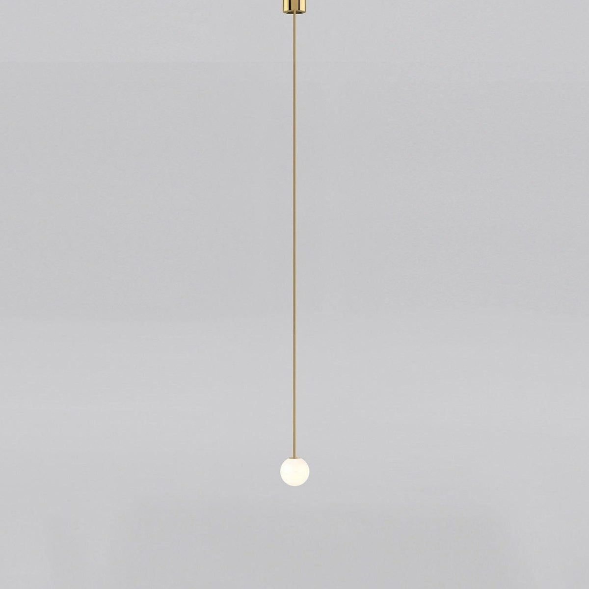 Glazen Hanglamp Met Glanzende Kap En Compact Ontwerp Voor Moderne Sfeerlicht