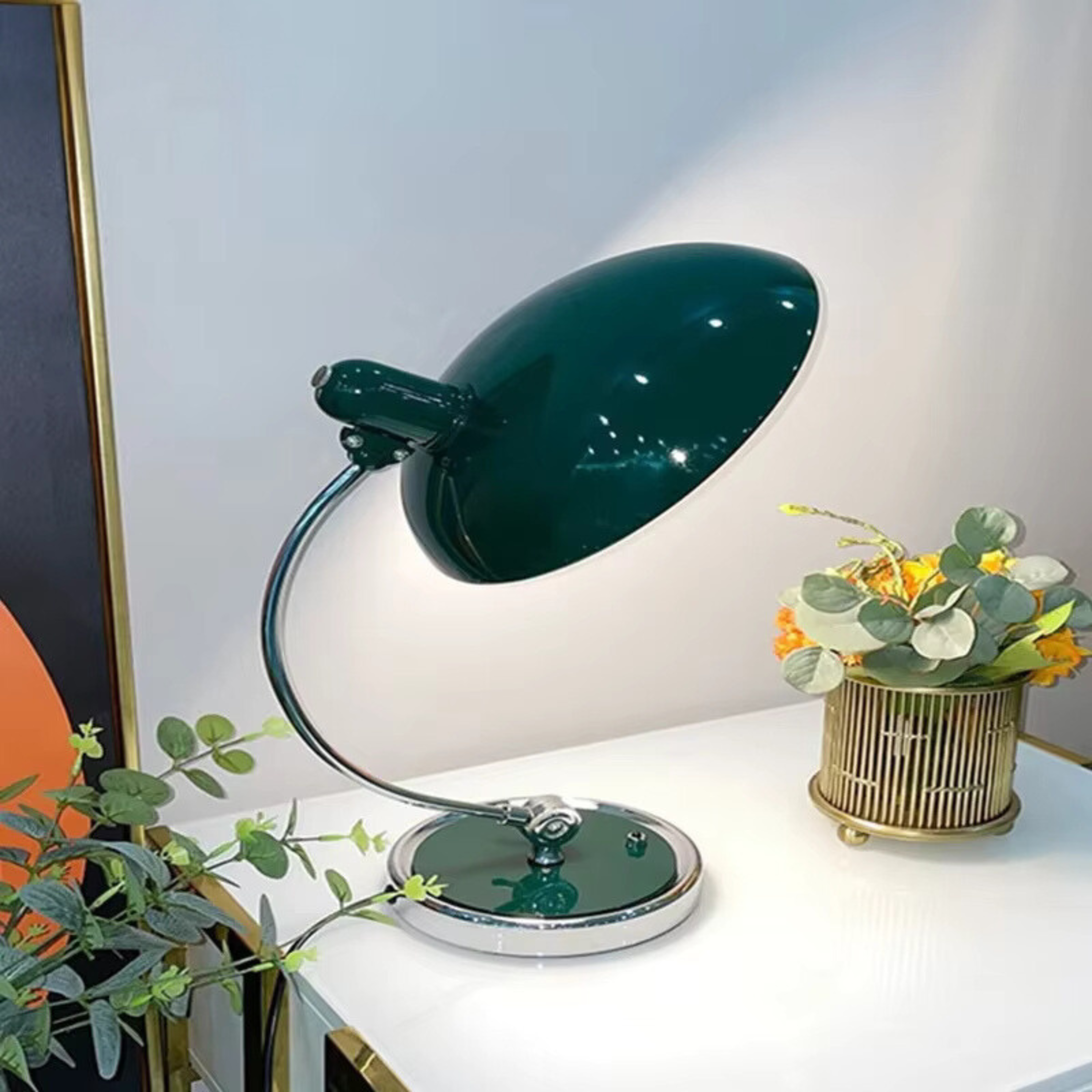 Moderne Metalen Tafellamp met Gebogen Arm en E27 Fitting