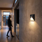 Wandlamp Met Mat Metalen Behuizing En Optionele Sensor Voor Strakke Halverlichting