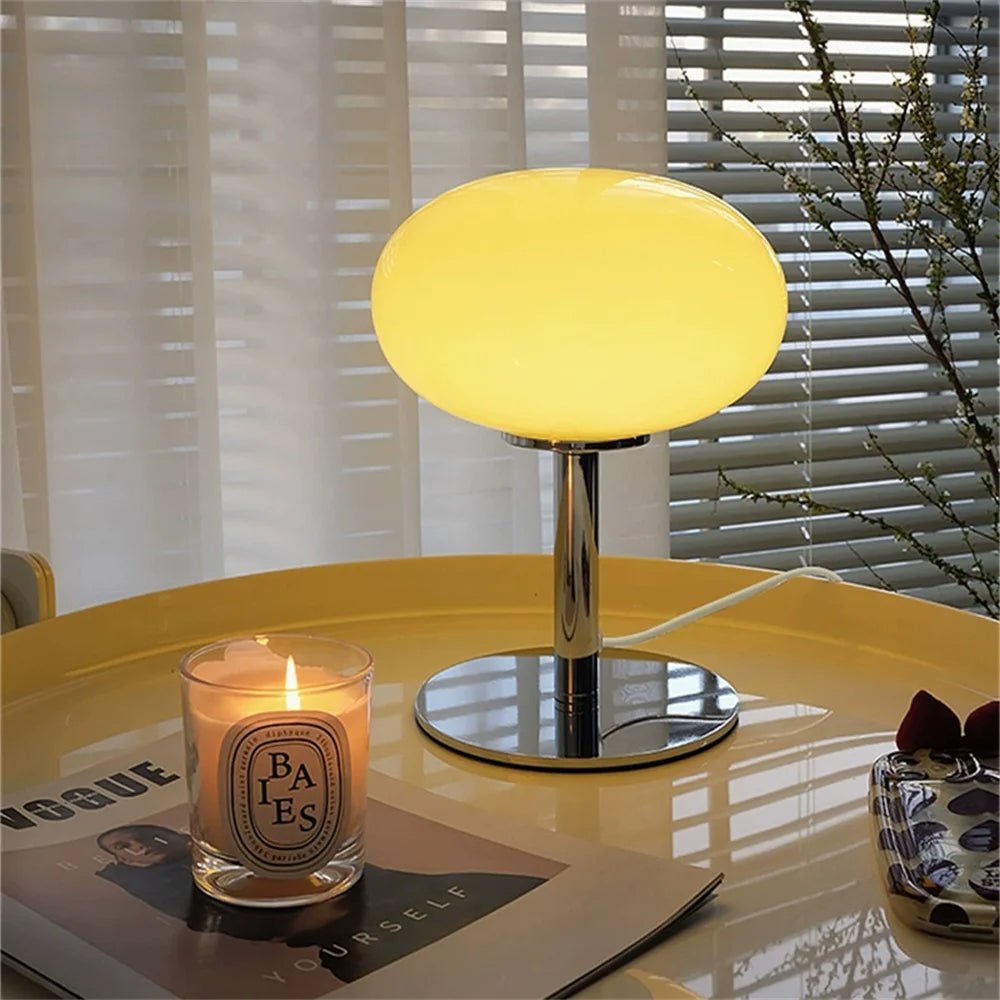 Elegante Tafellamp Met Glazen Kap En Sfeervolle LED-Verlichting