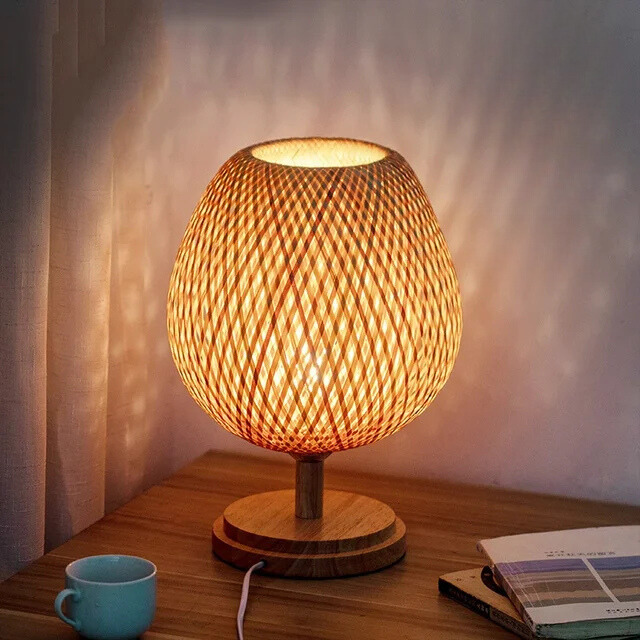Vintage Bamboe Tafellamp met Klassieke Nostalgie en Duurzame Afwerking