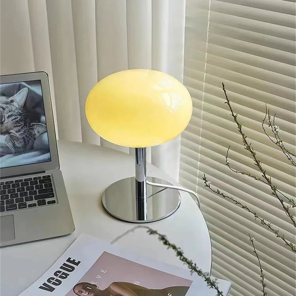 Elegante Tafellamp Met Glazen Kap En Sfeervolle LED-Verlichting