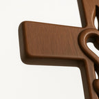 Wandkruis Hout Handgesneden Hartmotief Warm Decoratief Ontwerp