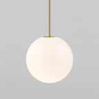 Glazen Hanglamp Met Glanzende Kap En Compact Ontwerp Voor Moderne Sfeerlicht