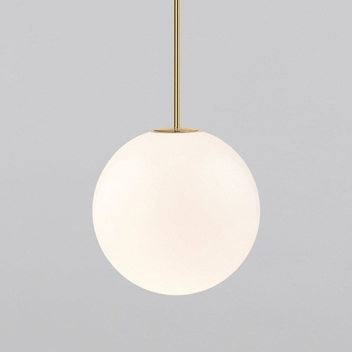 Glazen Hanglamp Met Glanzende Kap En Compact Ontwerp Voor Moderne Sfeerlicht