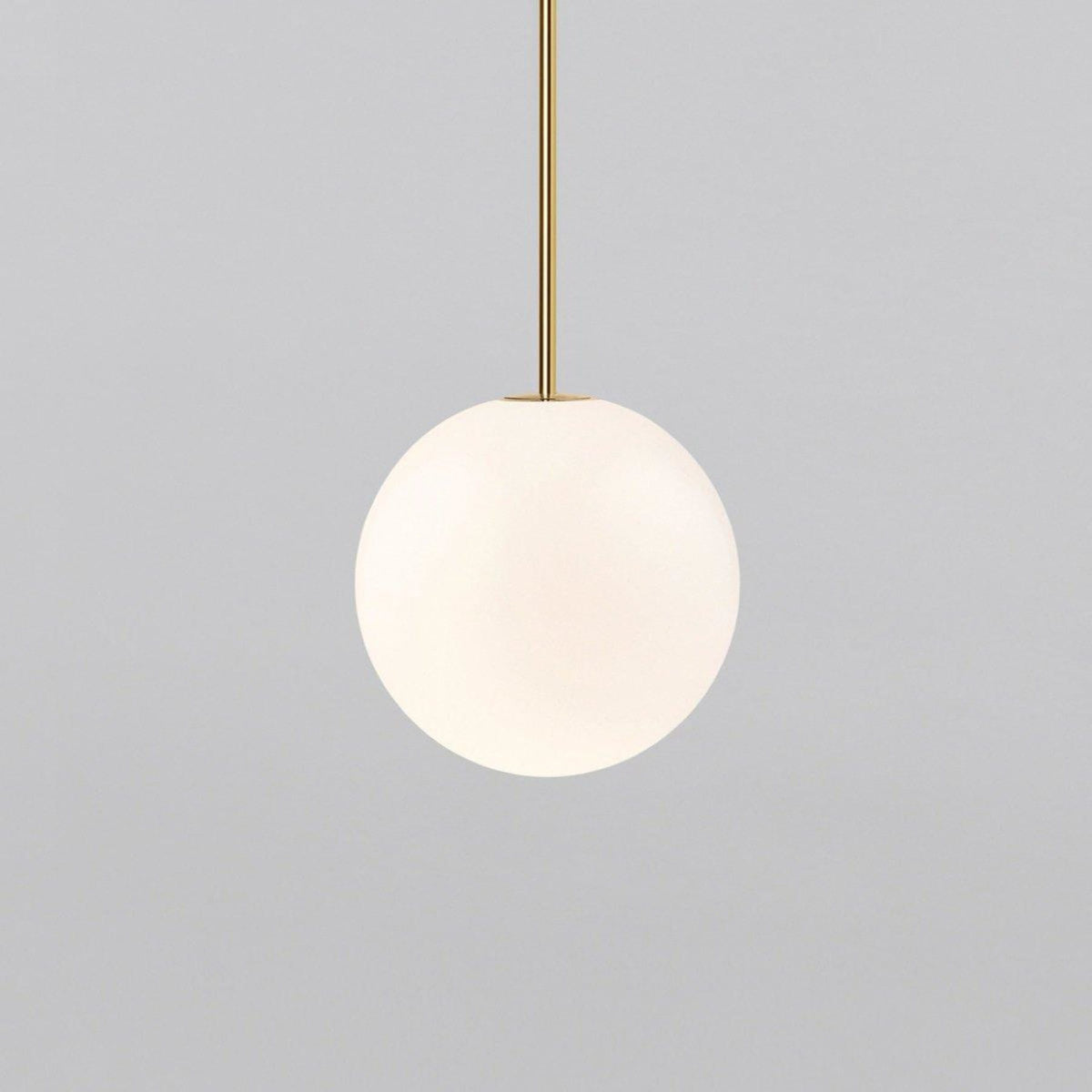 Glazen Hanglamp Met Glanzende Kap En Compact Ontwerp Voor Moderne Sfeerlicht
