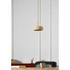 Travertin Hanglamp Met Slank Profiel En Dimbare Lichtkleuren Voor Moderne Ruimtes