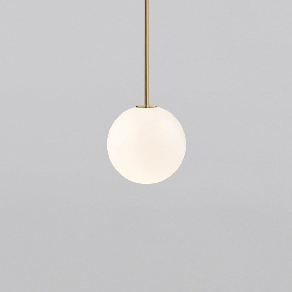 Glazen Hanglamp Met Glanzende Kap En Compact Ontwerp Voor Moderne Sfeerlicht