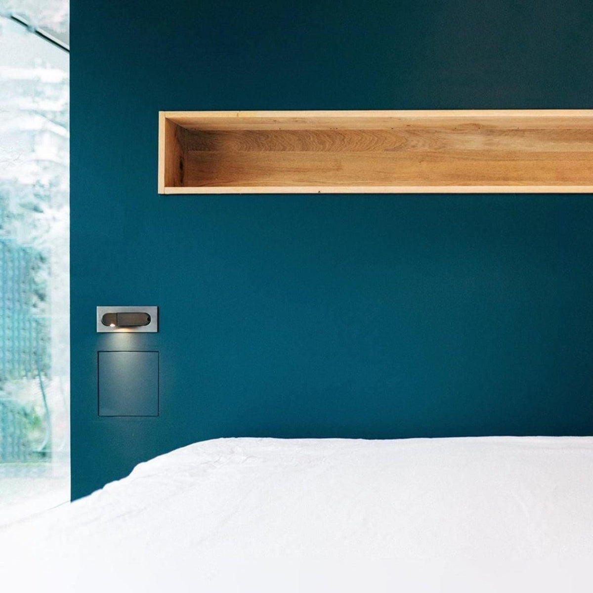 Metalen Wandlamp Met Compact Ontwerp En Zachte Lichtkleuren Voor Moderne Ruimtes
