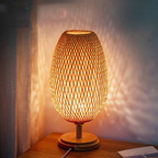 Vintage Bamboe Tafellamp met Klassieke Nostalgie en Duurzame Afwerking