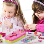 Houten Vlechtspel Met Kleurrijke Onderdelen En Kindvriendelijk Ontwerp