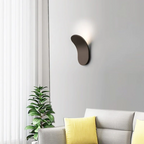 Led‑Wandlamp met Gebogen Vorm en Metalen Constructie