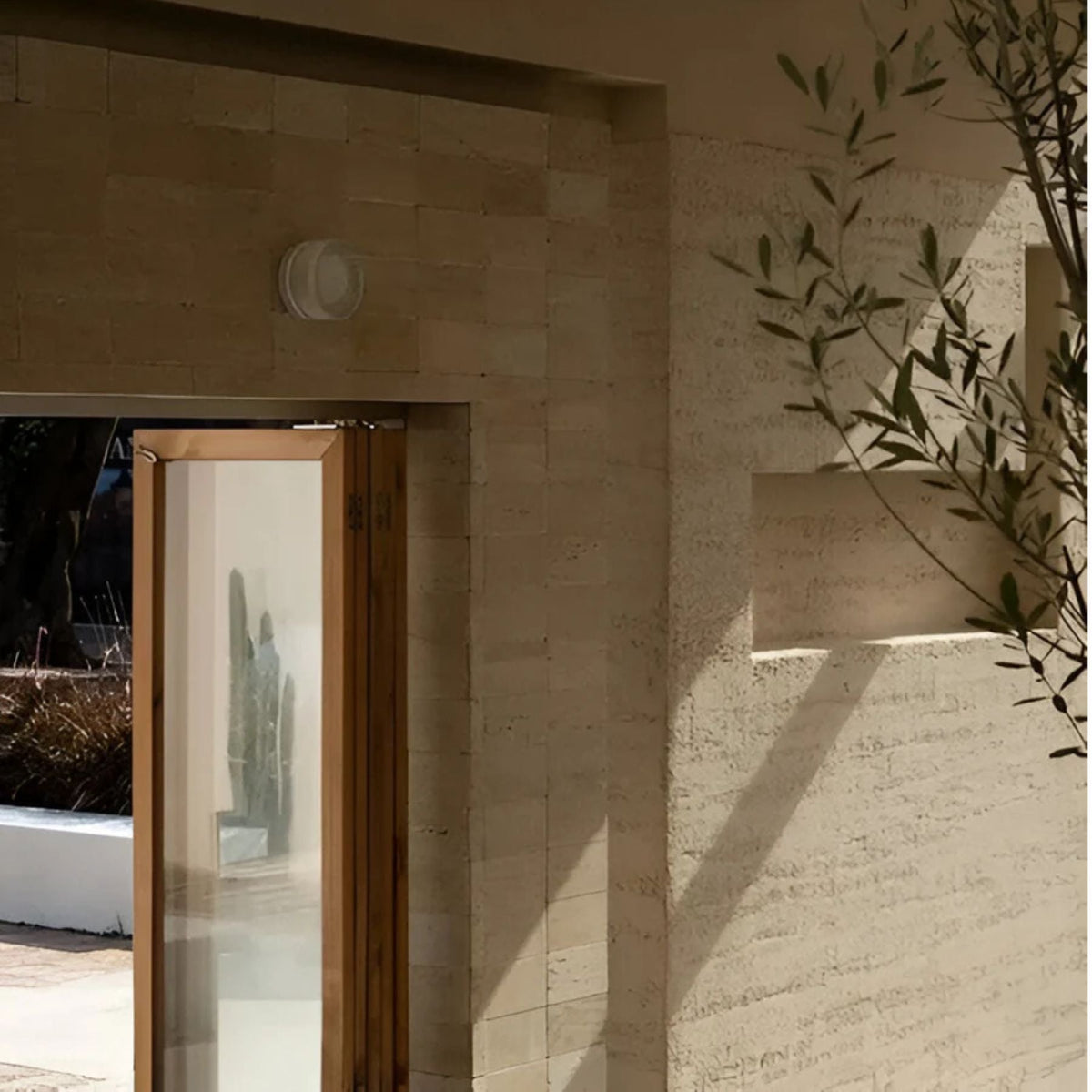 Compacte Wandlamp Met Geribbeld Lichtdesign En Sfeervolle LED-Verlichting