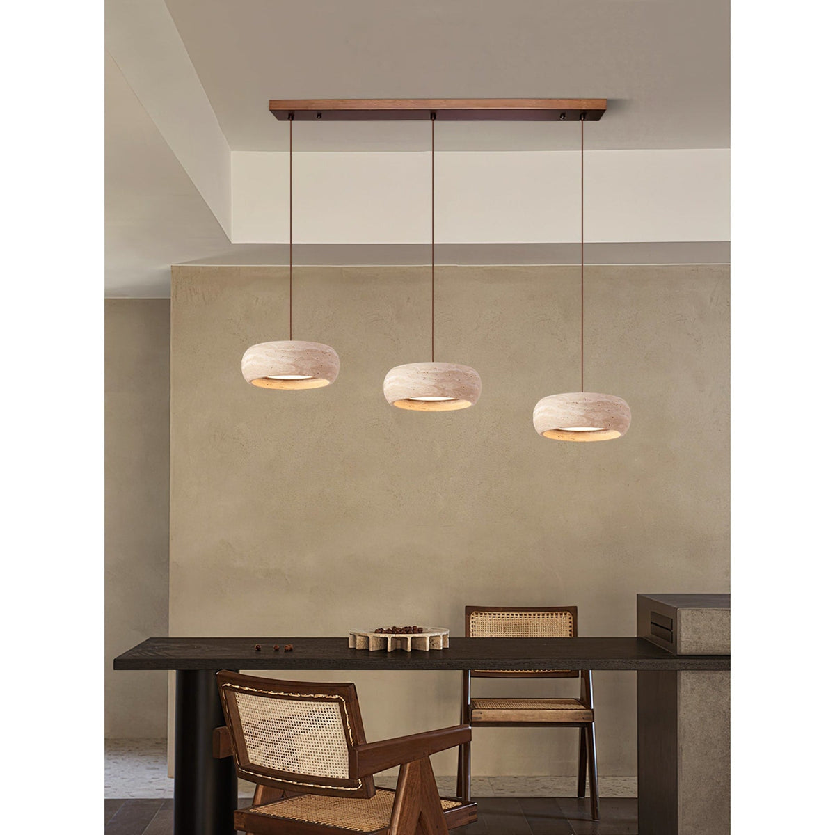 Travertin Hanglamp Met Slank Profiel En Dimbare Lichtkleuren Voor Moderne Ruimtes