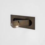 Metalen Wandlamp Met Compact Ontwerp En Zachte Lichtkleuren Voor Moderne Ruimtes