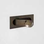 Metalen Wandlamp Met Compact Ontwerp En Zachte Lichtkleuren Voor Moderne Ruimtes