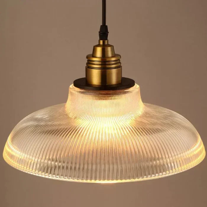 Geribbelde Glazen Hanglamp Met Messing Fitting Voor Sfeervolle Verlichting