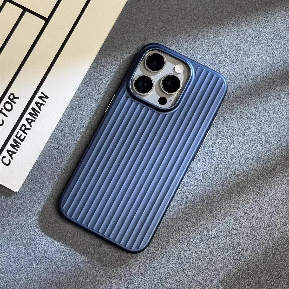 Ultradunne Telefoonhoes Met Schokabsorptie En Minimalistische Gripstructuur