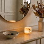 Marmeren Sfeerlamp met Draadloos Ontwerp en Sculpturale Uitstraling