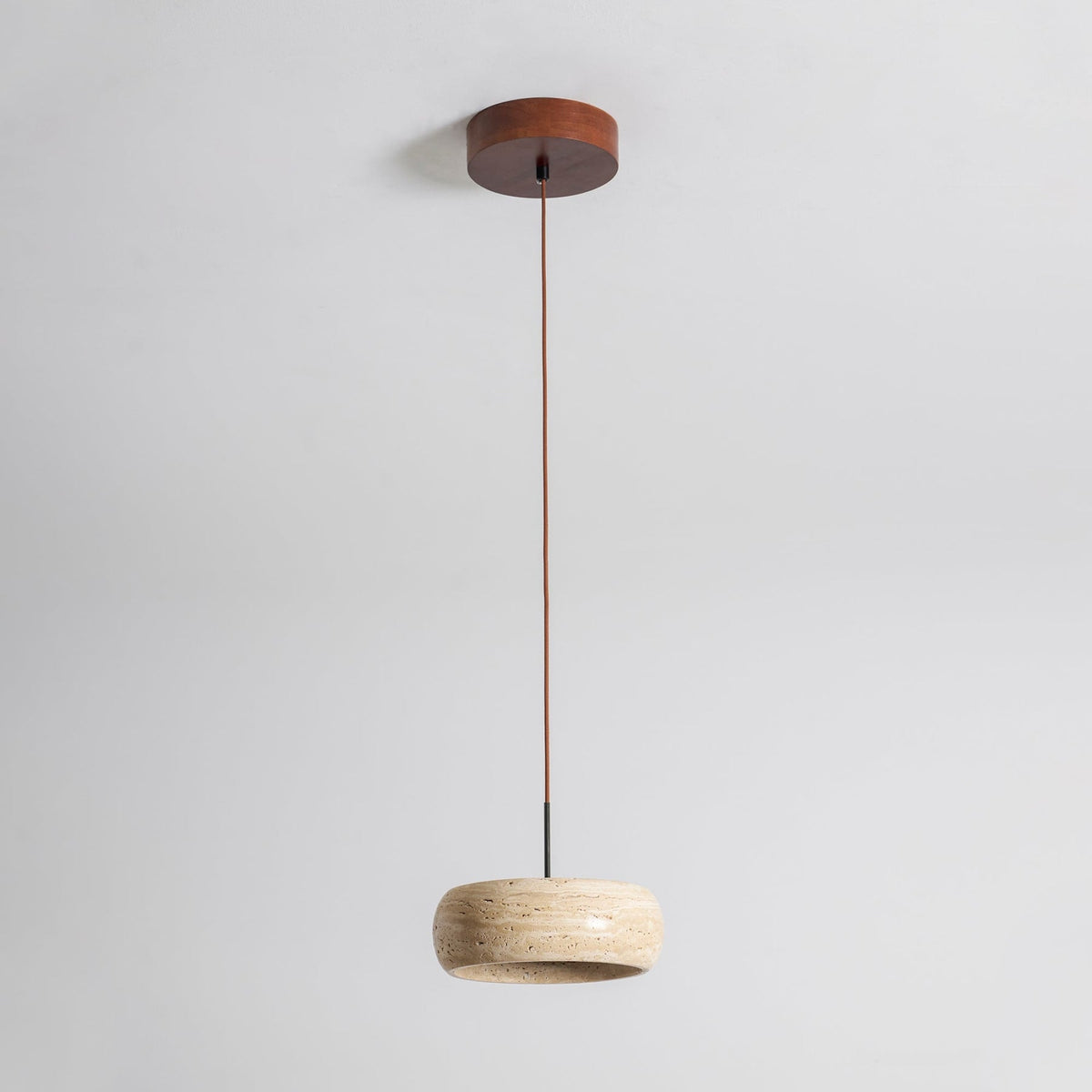 Travertin Hanglamp Met Slank Profiel En Dimbare Lichtkleuren Voor Moderne Ruimtes