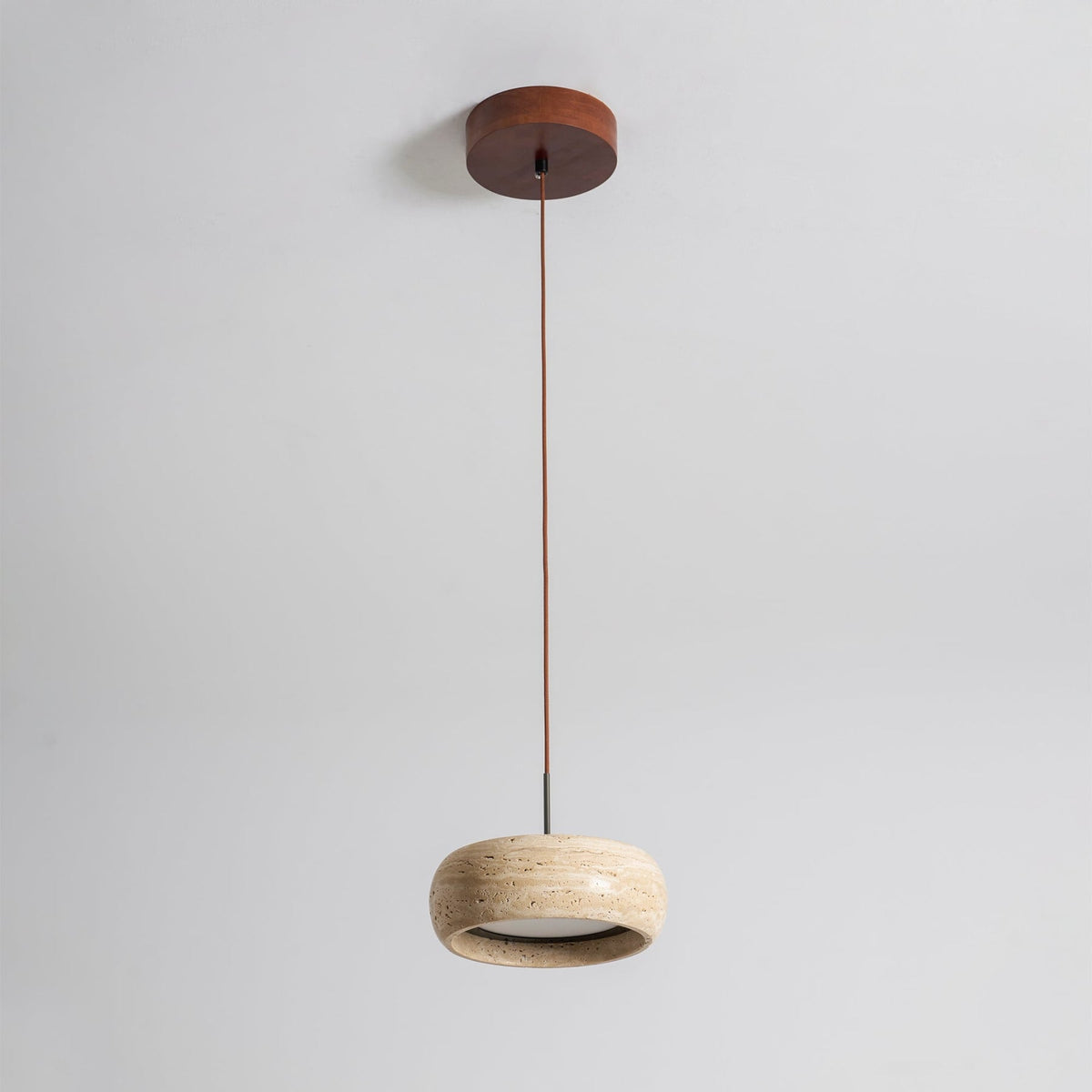 Travertin Hanglamp Met Slank Profiel En Dimbare Lichtkleuren Voor Moderne Ruimtes