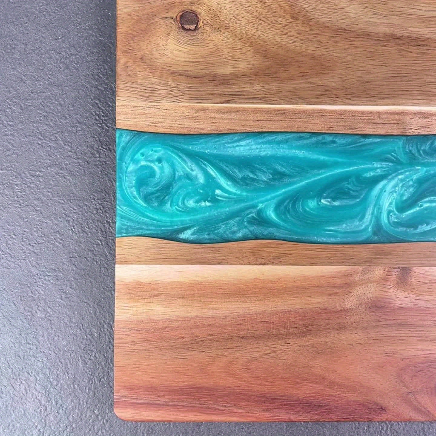 Houten Snij‑ en Serveerplank met Resinaccent