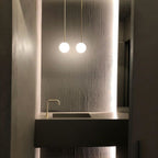 Glazen Hanglamp Met Glanzende Kap En Compact Ontwerp Voor Moderne Sfeerlicht