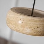 Travertin Hanglamp Met Slank Profiel En Dimbare Lichtkleuren Voor Moderne Ruimtes