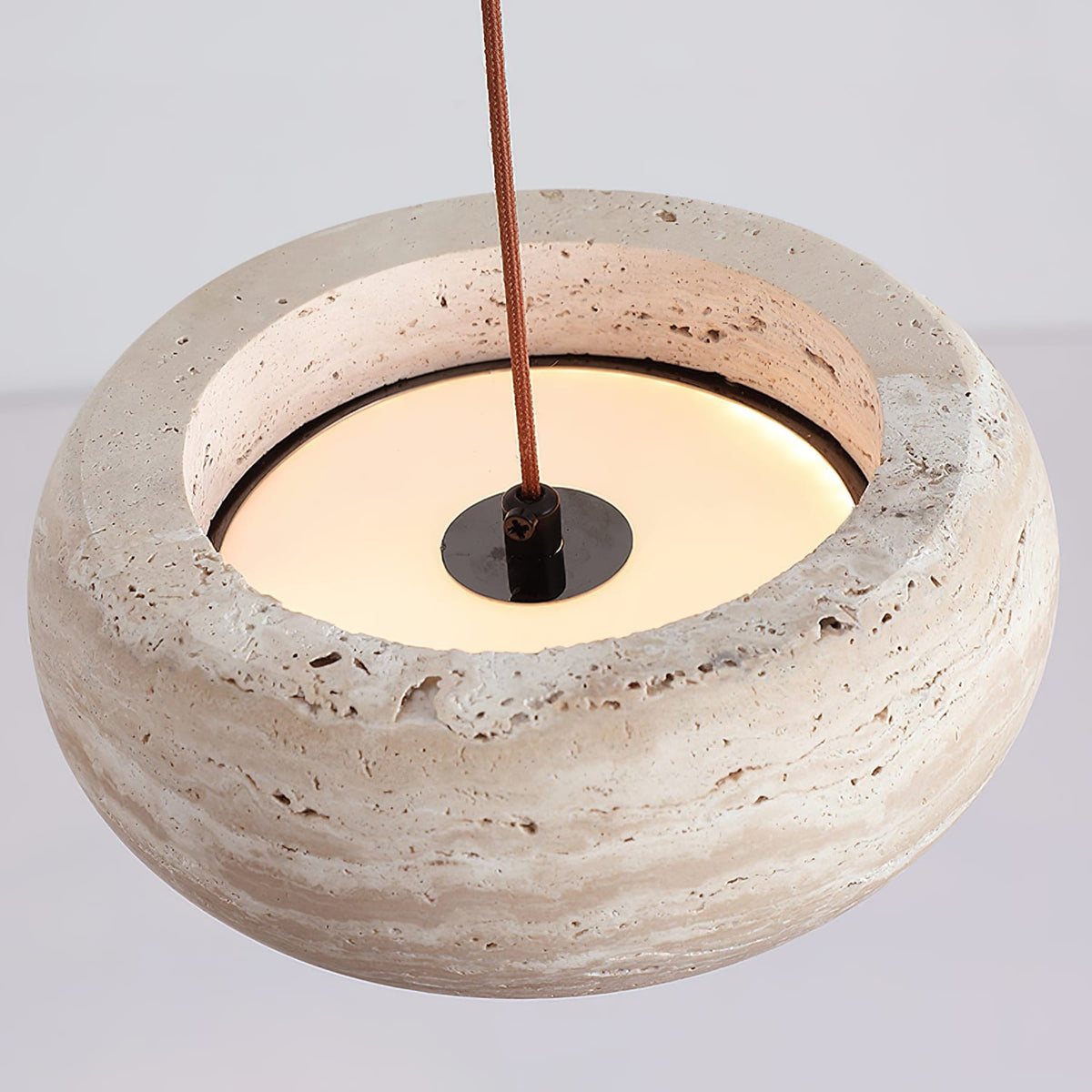 Travertin Hanglamp Met Slank Profiel En Dimbare Lichtkleuren Voor Moderne Ruimtes
