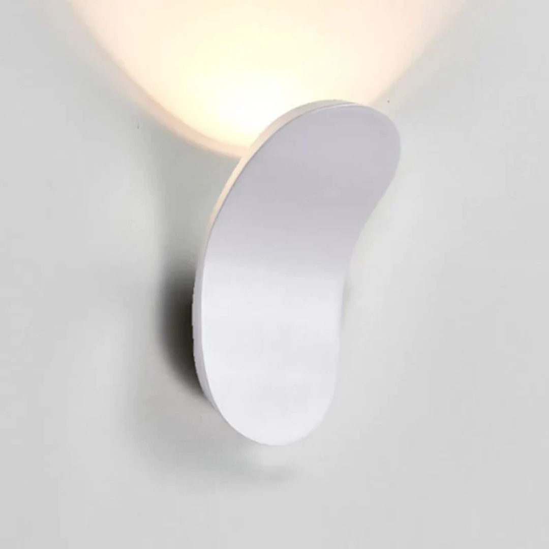 Led‑Wandlamp met Gebogen Vorm en Metalen Constructie