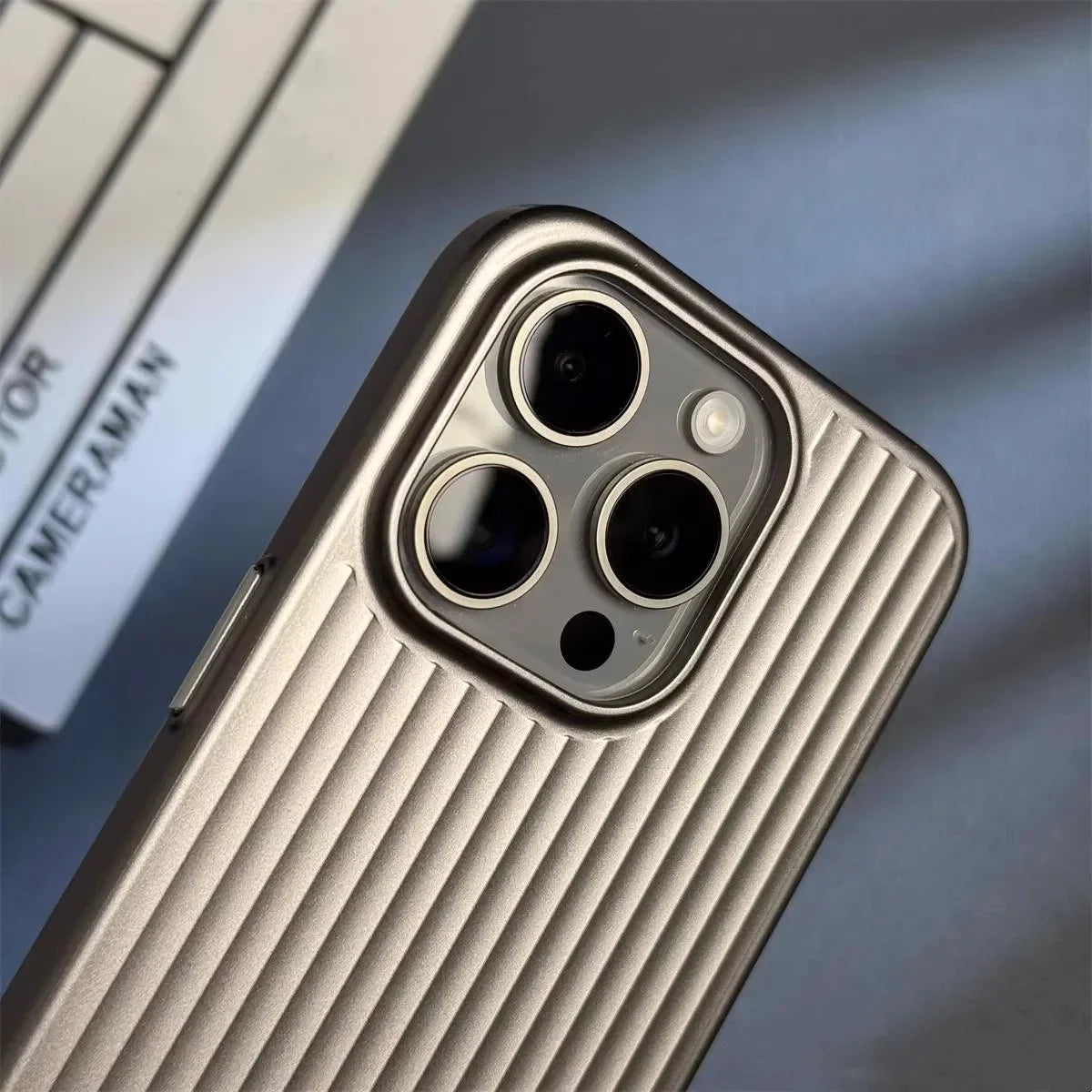 Ultradunne Telefoonhoes Met Schokabsorptie En Minimalistische Gripstructuur