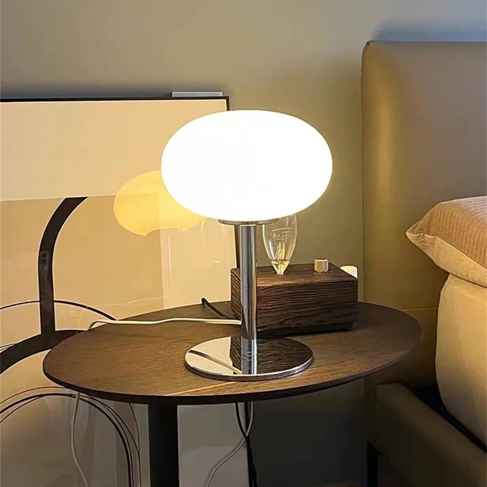 Elegante Tafellamp Met Glazen Kap En Sfeervolle LED-Verlichting