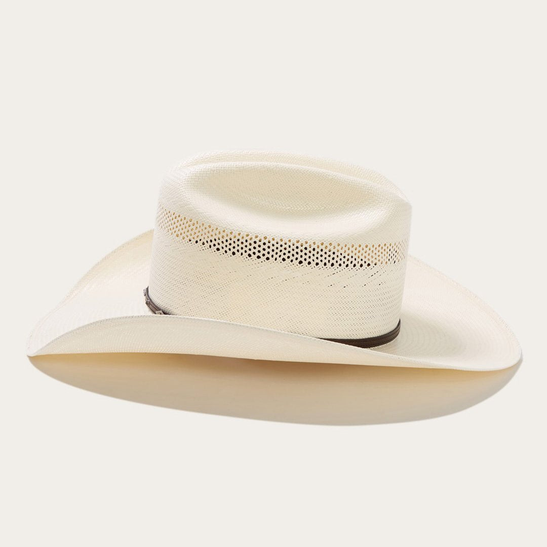 Gevlochten cowboyhoed van stro met decoratieve hoedband
