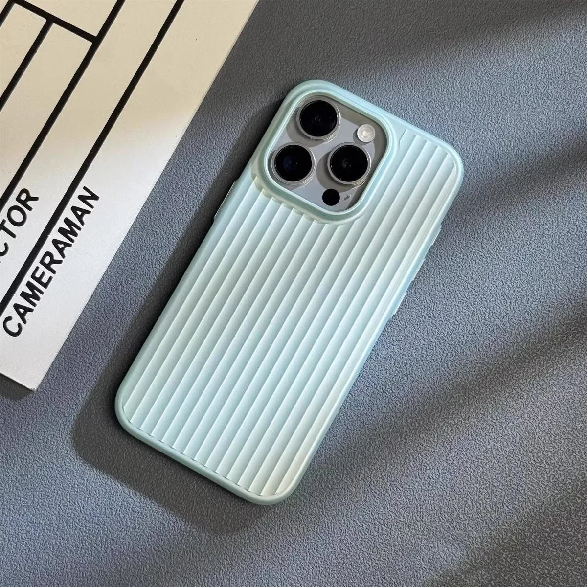 Ultradunne Telefoonhoes Met Schokabsorptie En Minimalistische Gripstructuur