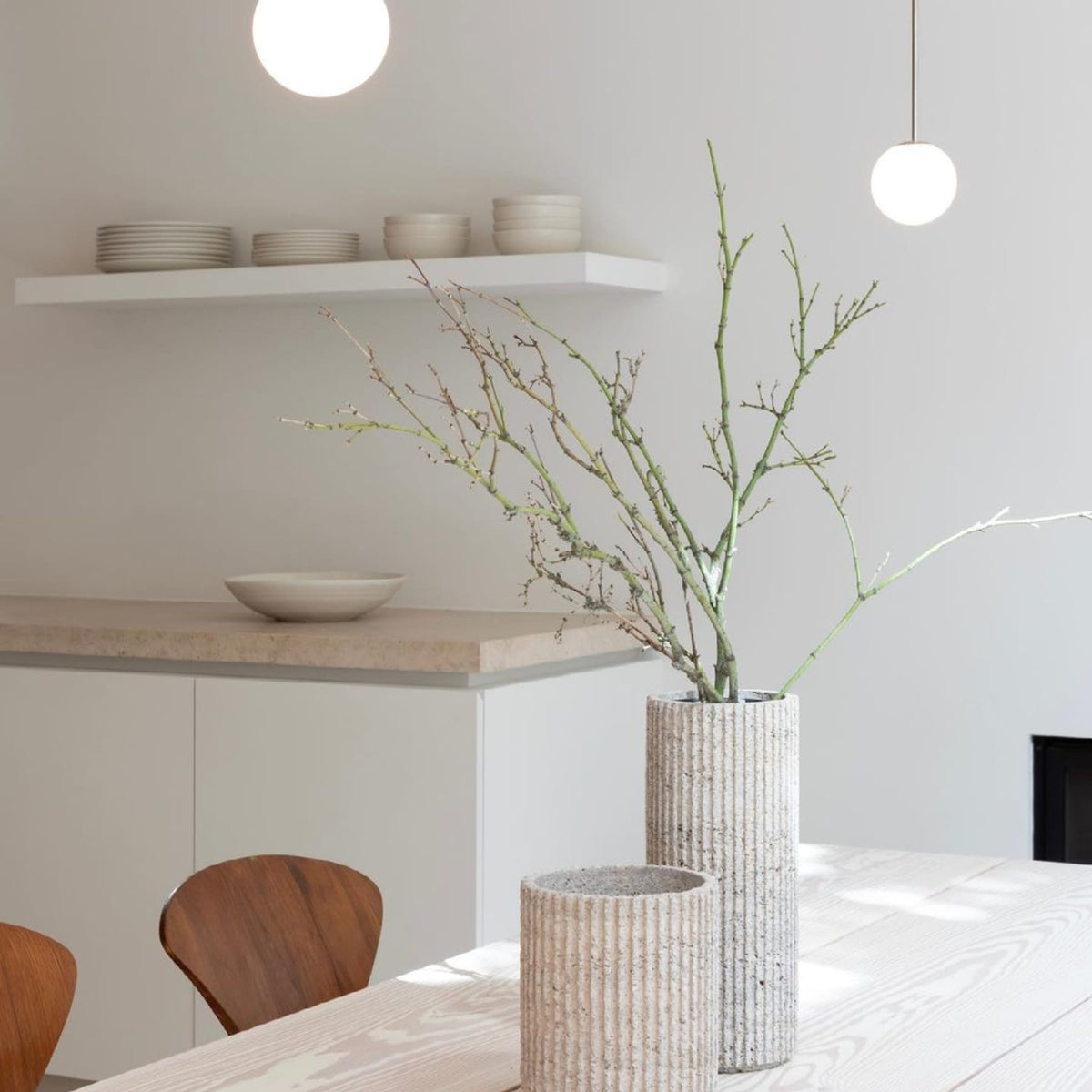 Glazen Hanglamp Met Glanzende Kap En Compact Ontwerp Voor Moderne Sfeerlicht
